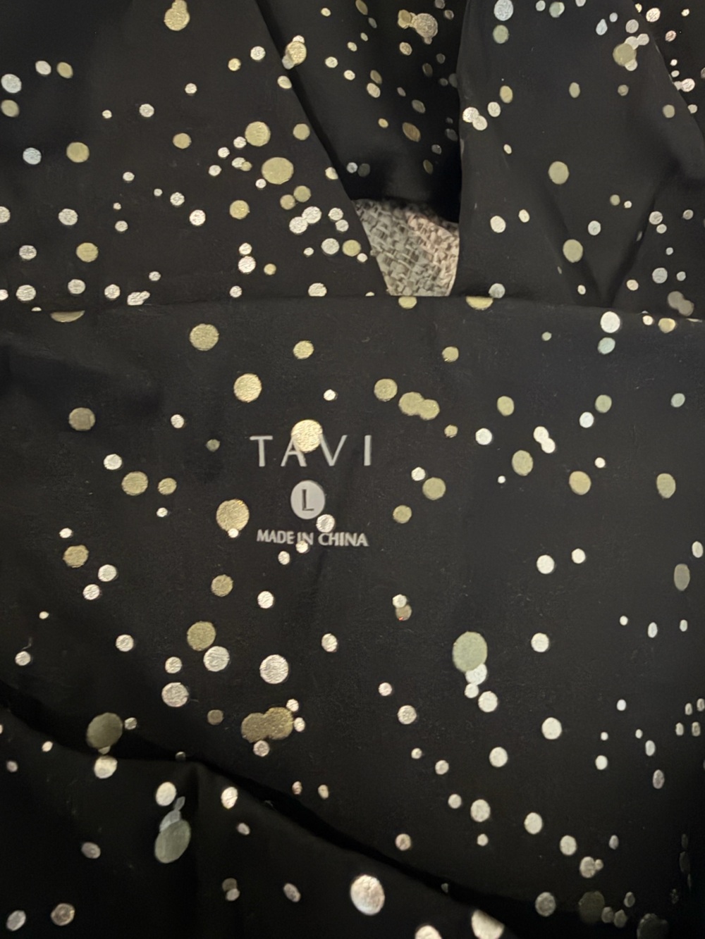 TaviSculpt® High Waisted 7/8 Leggings in Ebony Silver and Gold Glimmer - Picture 8 of 11
